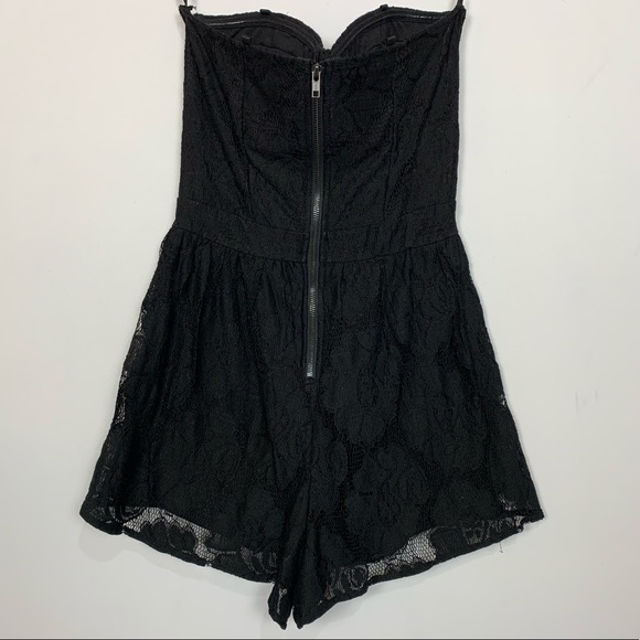 MINKPINK Strapless Sweetheart Neck Lace Romper - Picture 2 of 4